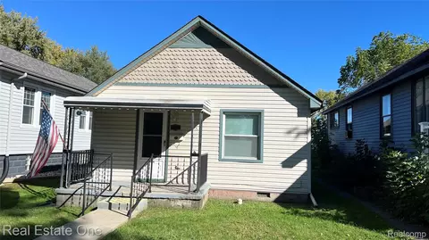 35 Sheridan St, Mount Clemens, MI 48043