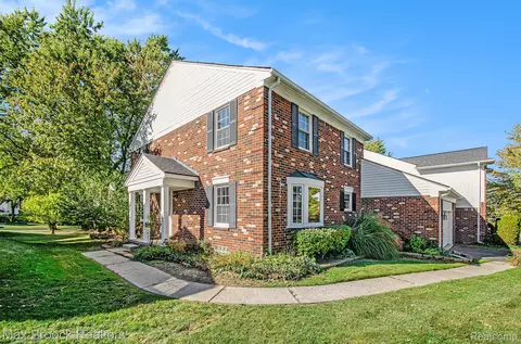 1522 Tannahill Ln, Bloomfield Township, MI 48304