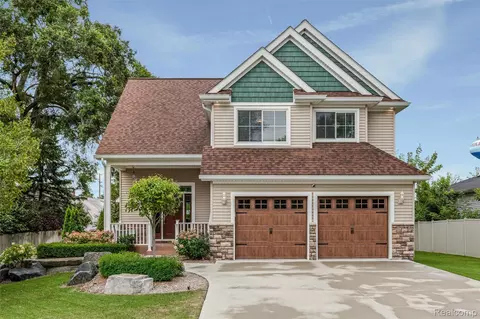 108 Bevins St, Holly, MI 48442