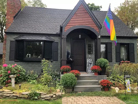 9216 Davison Rd, Davison, MI 48423
