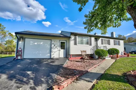 1344 Clairwood Dr, Burton, MI 48509