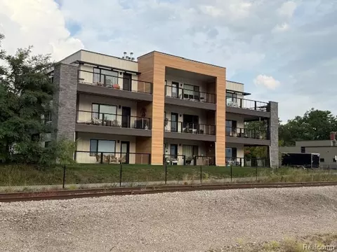225 E 17th St #2C, Traverse City, MI 49684