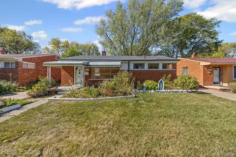 21961 Whitmore St, Oak Park, MI 48237