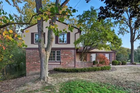 4245 Old Dominion Dr, West Bloomfield, MI 48323