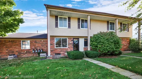 31926 Breezeway, New Baltimore, MI 48047