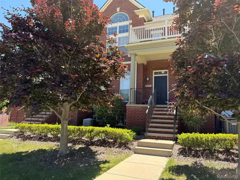 3178 Camden Dr #83, Troy, MI 48084