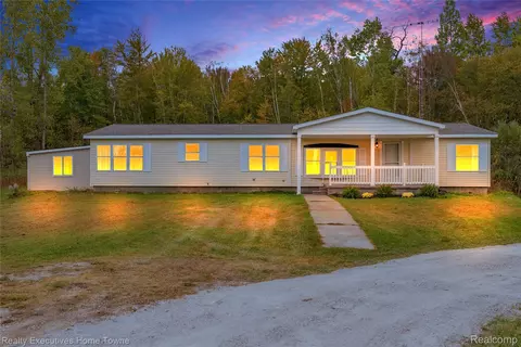 8067 Lambs Rd, Wales, MI 48027