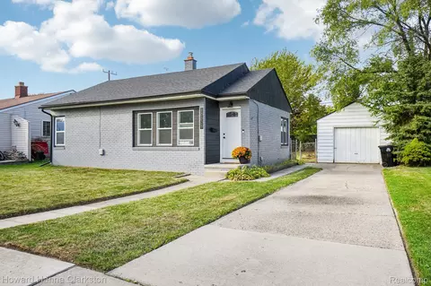 18605 Mesle St, Roseville, MI 48066