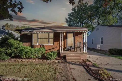 18383 Hazelwood St, Roseville, MI 48066