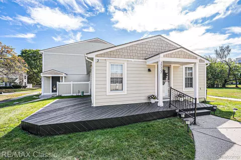 39527 Village Wood Rd, Novi, MI 48375