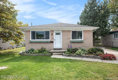 21728 Downing St, Saint Clair Shores, MI 48080