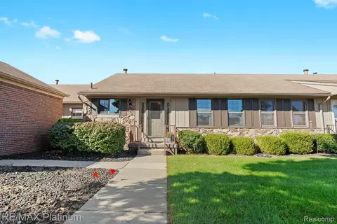 11889 Shenandoah Dr #3, Green Oak, MI 48178