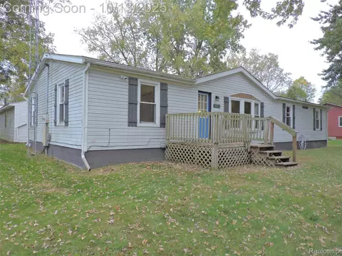1475 S Nichols Rd, Clayton, MI 48473