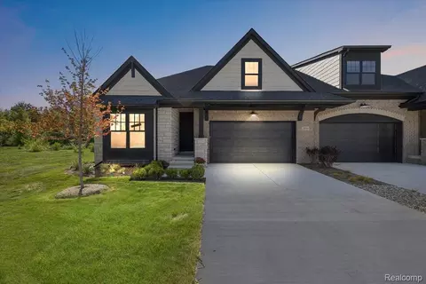 2028 Breckenridge Ct #10, Rochester, MI 48307