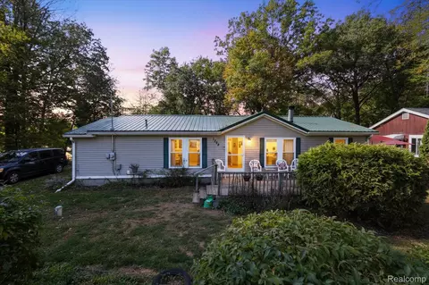 1325 Hillside Dr, Deerfield, MI 48421