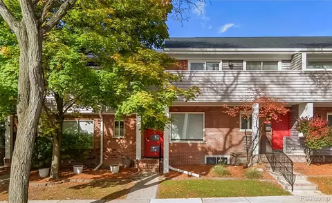 586 W Merrill St, Birmingham, MI 48009