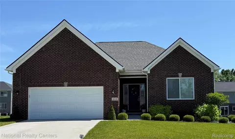 53213 Woodland Mdws, Chesterfield, MI 48047