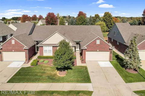 17419 Garland Dr, Macomb, MI 48042