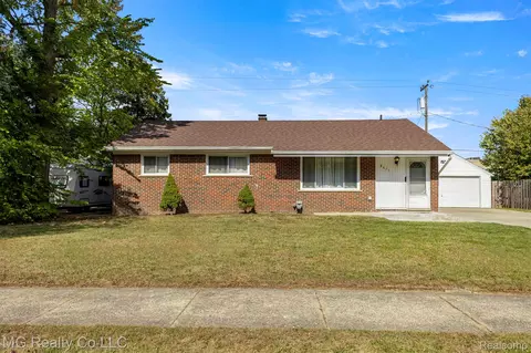 8671 Whitefield St, Dearborn Heights, MI 48127