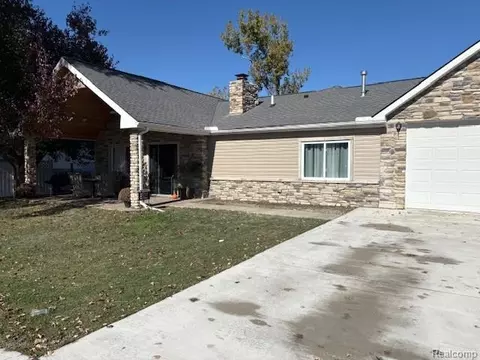 21230 Vreeland Rd, Trenton, MI 48183