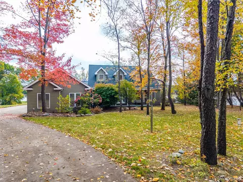 11709 Osprey Bay Rd, Springfield, MI 48350