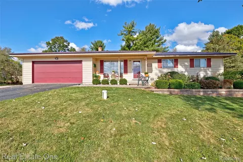 2060 W Drahner Rd, Oxford, MI 48371