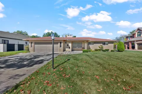 26444 Doxtator St, Dearborn Heights, MI 48127