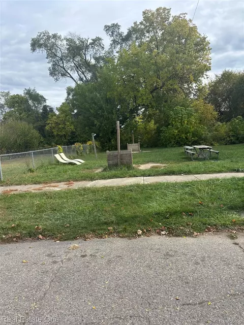 2142 Helen St, Detroit, MI 48207