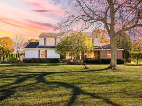2181 Ore Creek Ln, Brighton, MI 48114