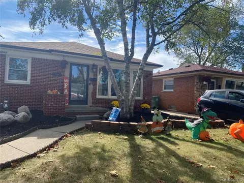 13249 Edison St, Southgate, MI 48195