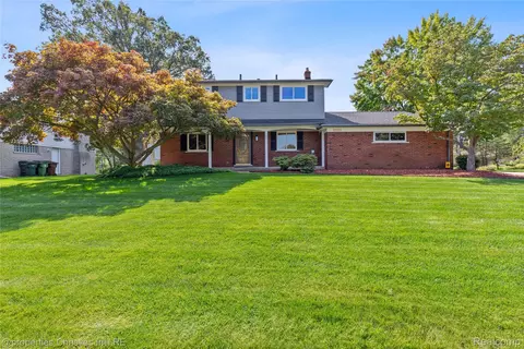 6308 Donnybrook Dr, Shelby Township, MI 48316