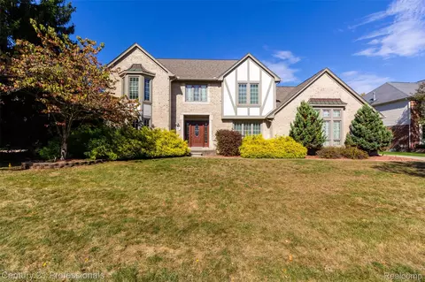 1244 Rothwell Dr, Troy, MI 48084
