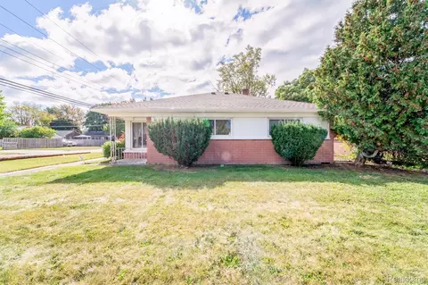 28409 N Clements Cir, Livonia, MI 48150