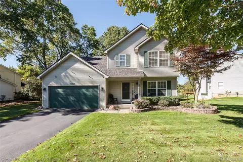 9305 Appleview Ct, Brighton, MI 48116