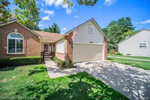 9024 Pine Cove Dr, Northfield, MI 48189