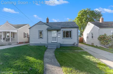 933 Antoine St, Wyandotte, MI 48192
