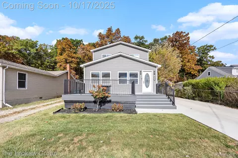 3848 Hunt Rd, Lapeer, MI 48446