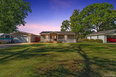 4323 Moonlight Dr, Holly, MI 48442