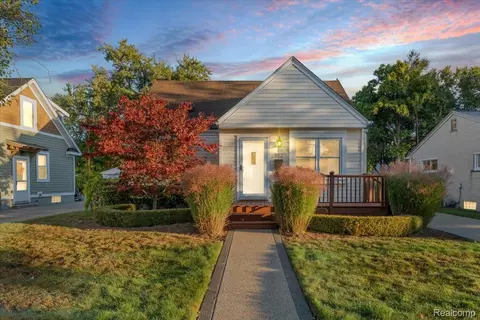 912 Woodsboro Dr, Royal Oak, MI 48067