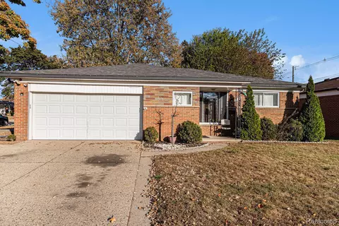 28440 Panama St, Warren, MI 48092