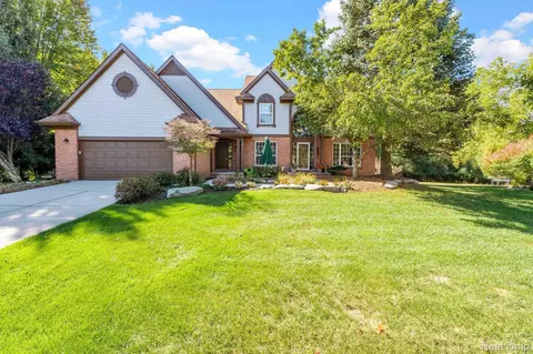 7607 Mapleton Ct, West Bloomfield, MI 48324 photo 1