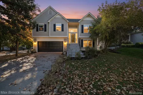 758 Huntclub Blvd, Auburn Hills, MI 48326