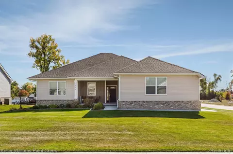 7955 Jordan Dr, Waterford, MI 48327