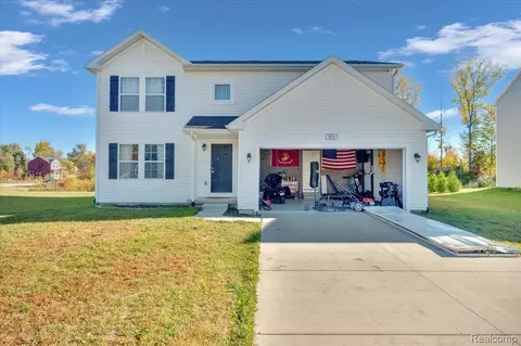1031 Kemperwood Ct, Howell, MI 48843