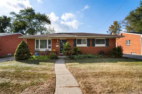 26759 Merideth Dr, Warren, MI 48091