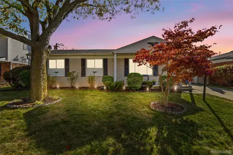 922 Canterbury Dr, Madison Heights, MI 48071