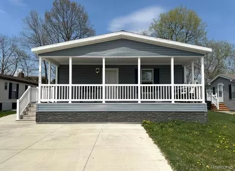 21575 Clochette Dr, Macomb, MI 48044