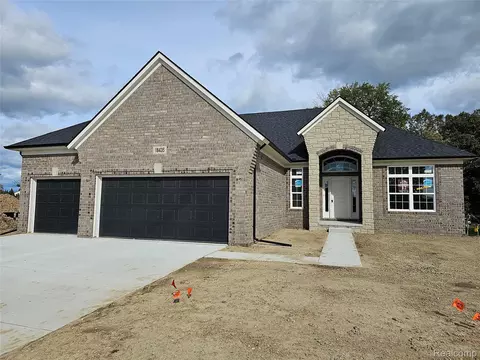 50573 Mistwood Dr, Macomb, MI 48042