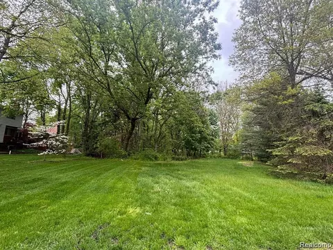 5961 Woodmire, Shelby, MI 48316