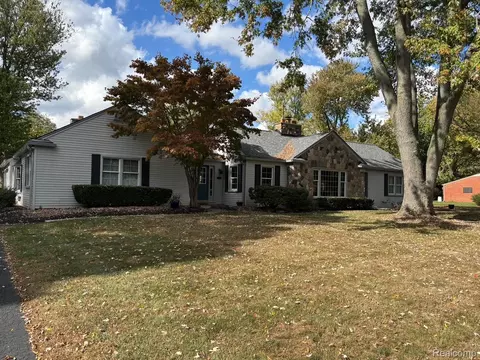 23607 Longacre St, Farmington, MI 48335